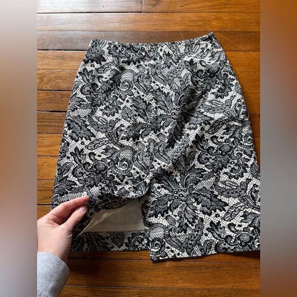 Van Huesen studio women’s size 2 black and cream lace lookalike pencil skirt - Picture 8 of 9